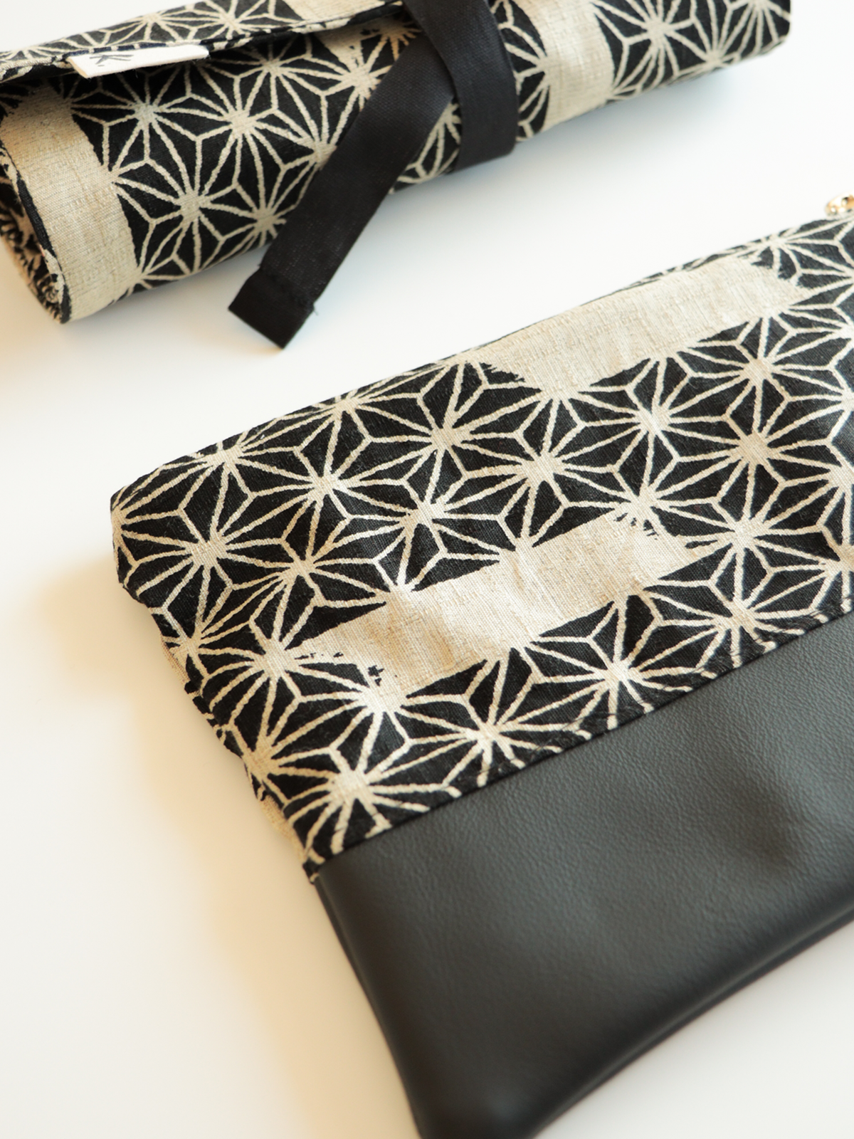 Astuccio pochette con zip in tessuto e pelle – Asanoha