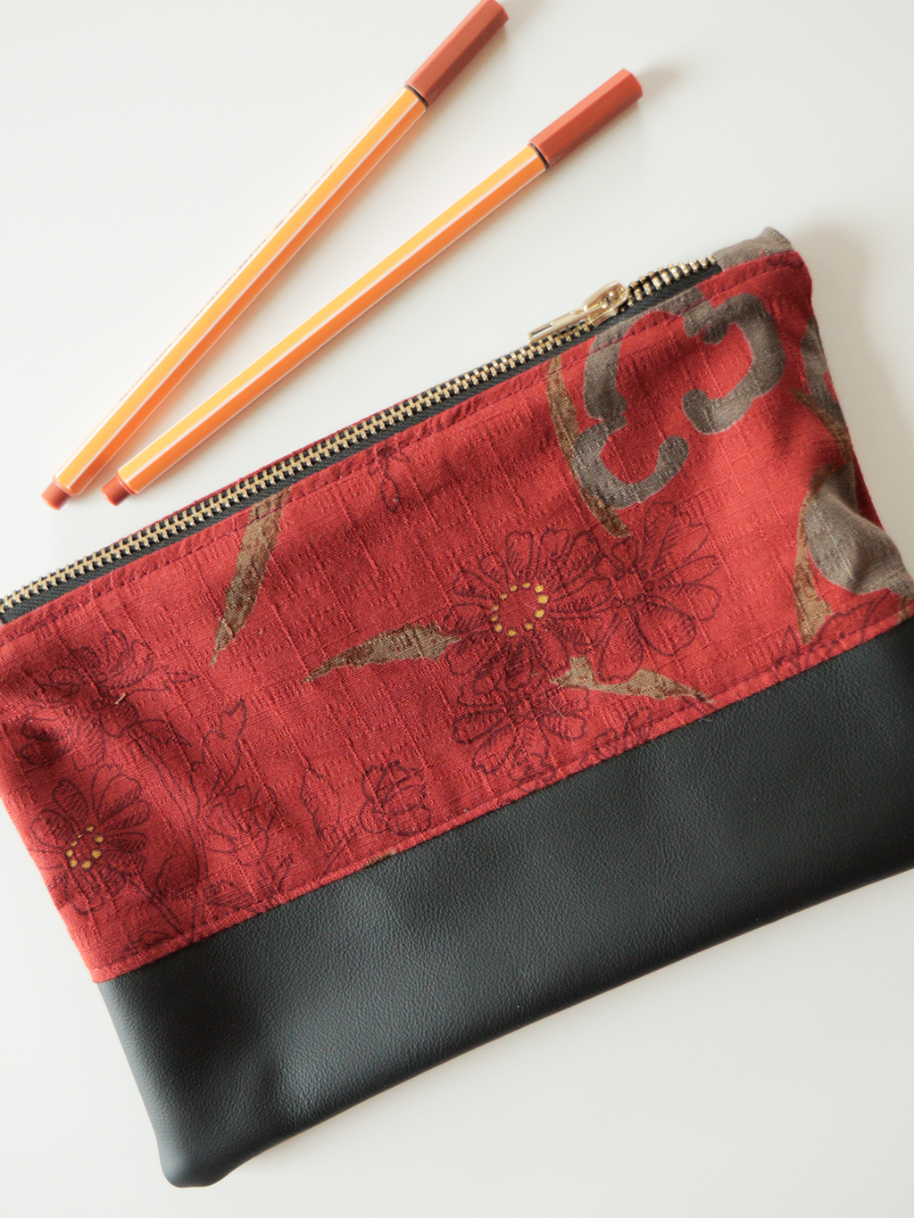 Astuccio pochette con zip in tessuto e pelle – Japan