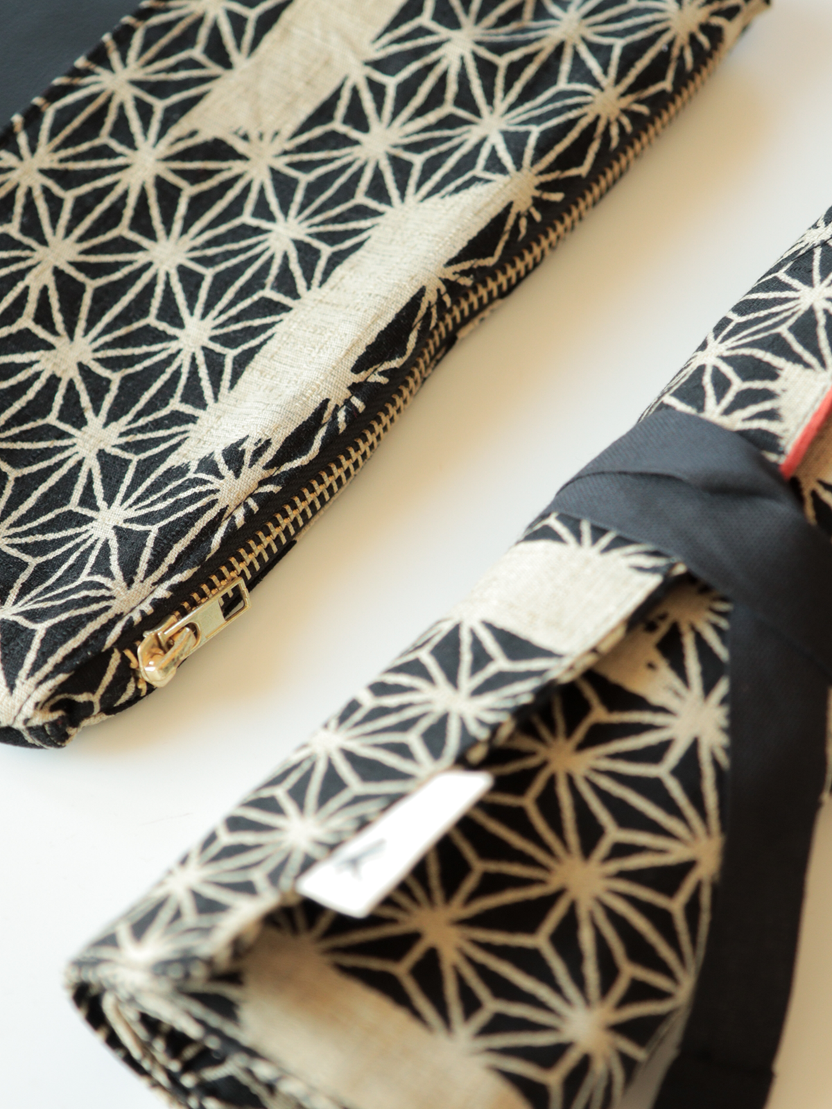 Astuccio pochette con zip in tessuto e pelle – Asanoha