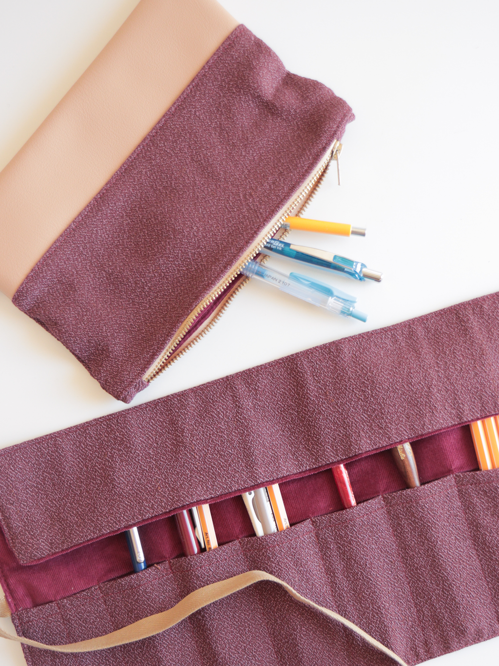 Astuccio pochette con zip in tessuto e pelle – Amaranto