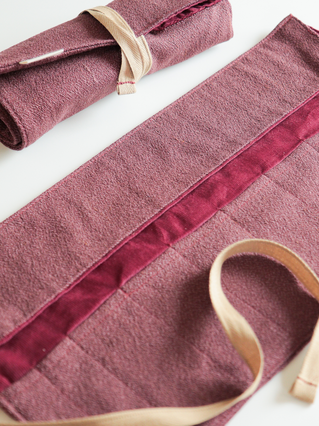 Astuccio arrotolabile per Calligrafia – Amaranto
