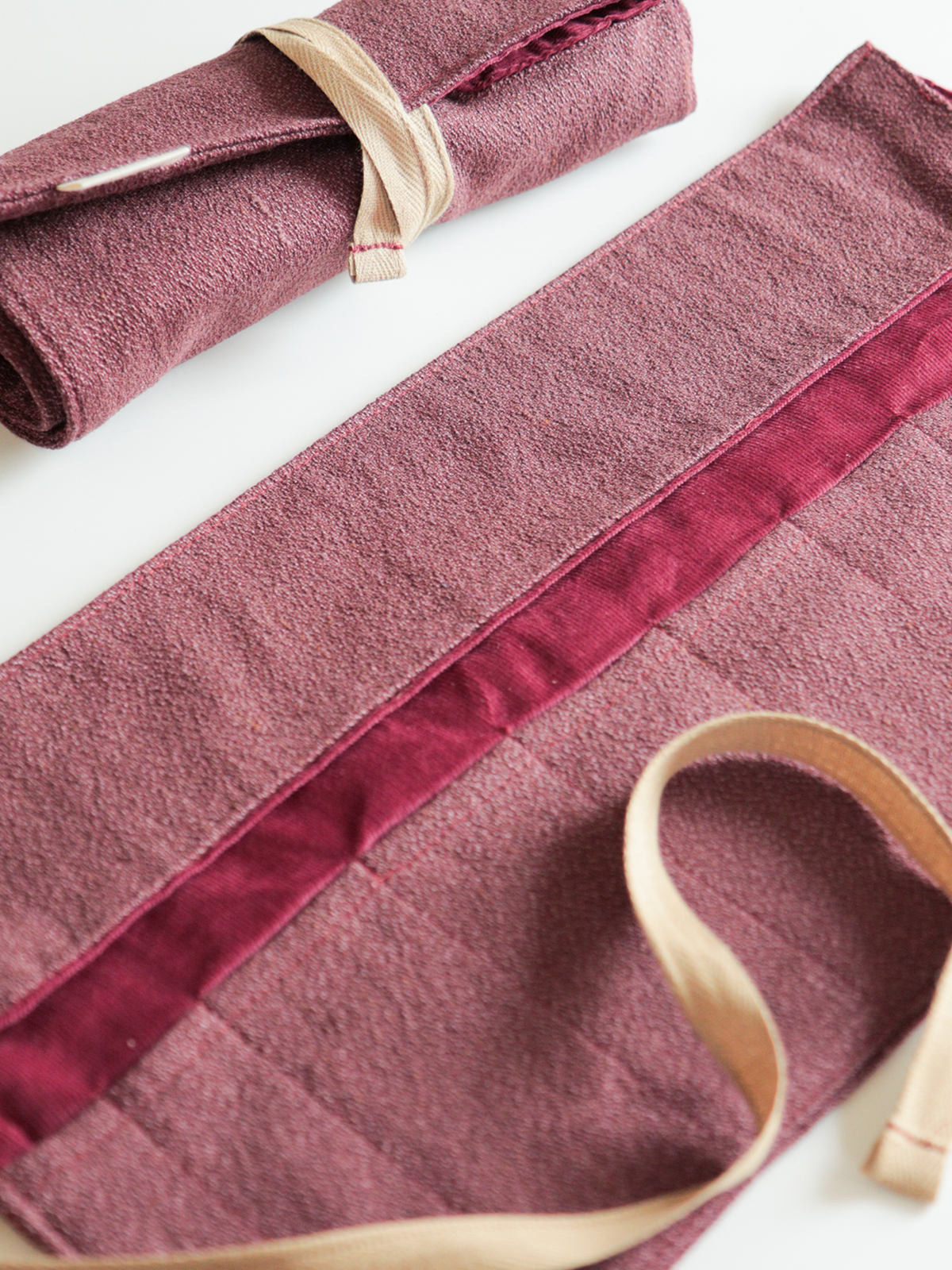 Astuccio arrotolabile per Calligrafia – Amaranto