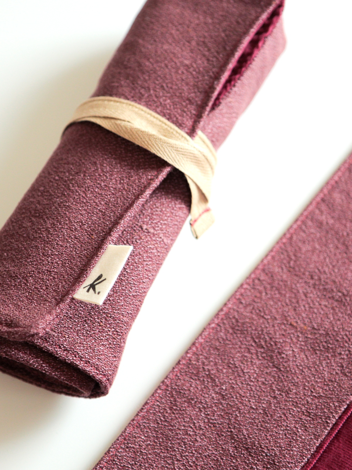Astuccio arrotolabile per Calligrafia – Amaranto