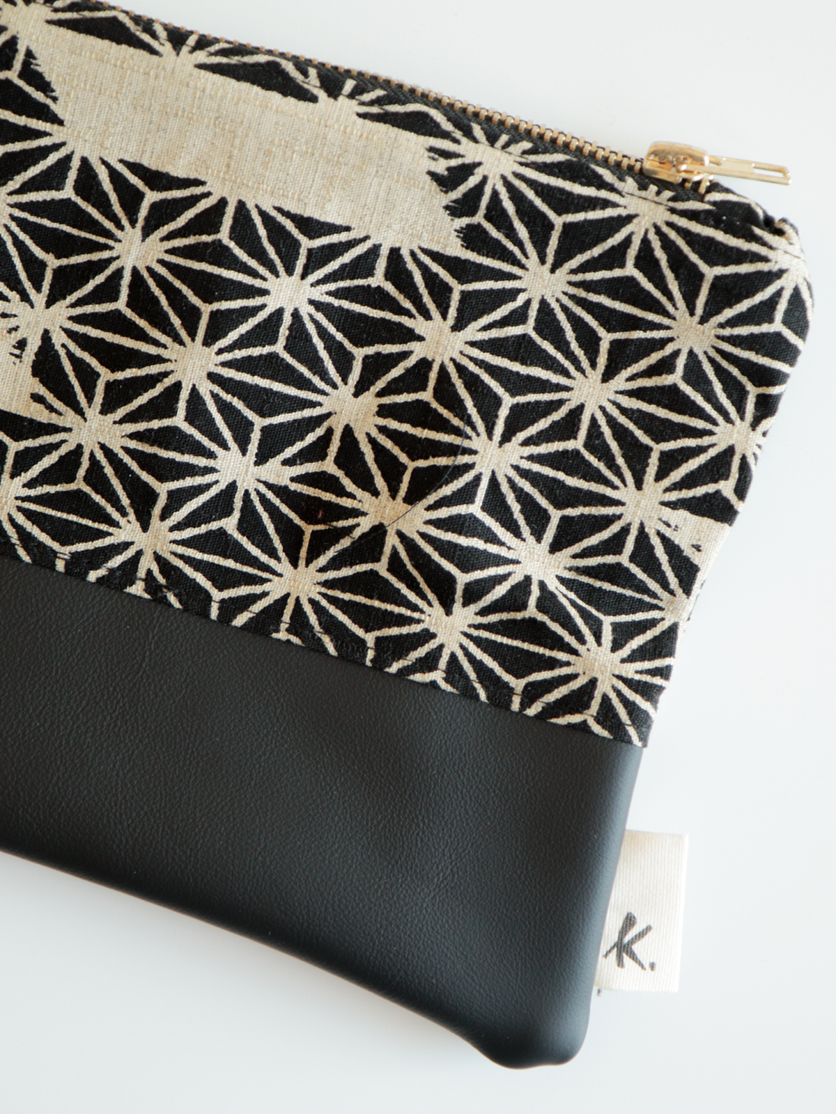 Astuccio pochette con zip in tessuto e pelle – Asanoha