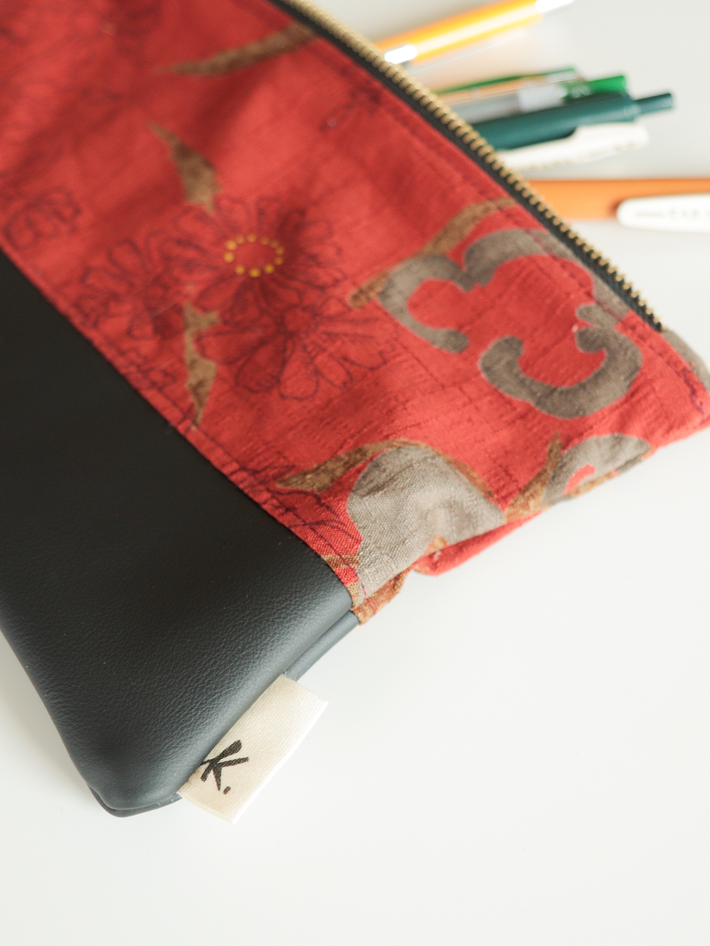 Astuccio pochette con zip in tessuto e pelle – Japan