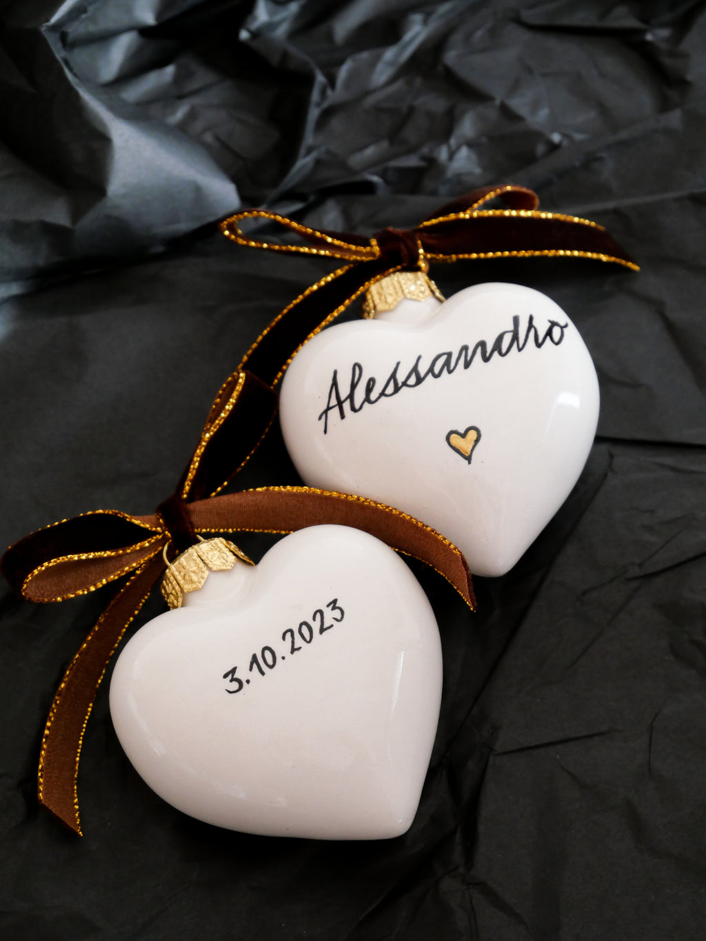 Pallina di Natale a cuore personalizzata in ceramica con nome scritto a mano