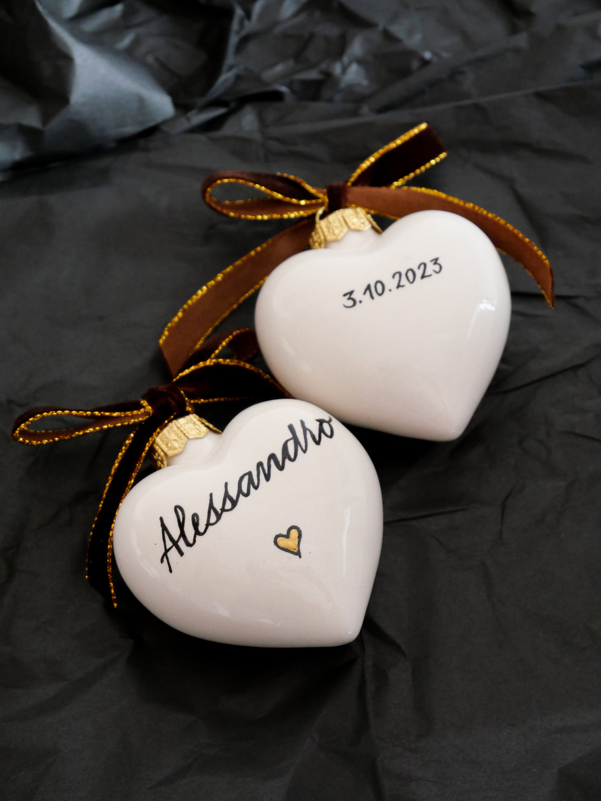 Pallina di Natale a cuore personalizzata in ceramica con nome scritto a mano