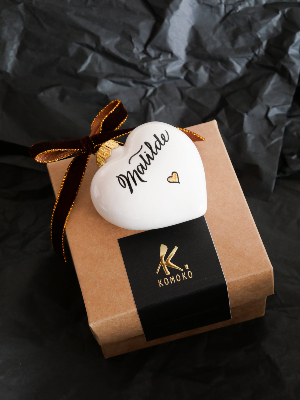 Pallina di Natale a cuore personalizzata in ceramica con nome scritto a mano