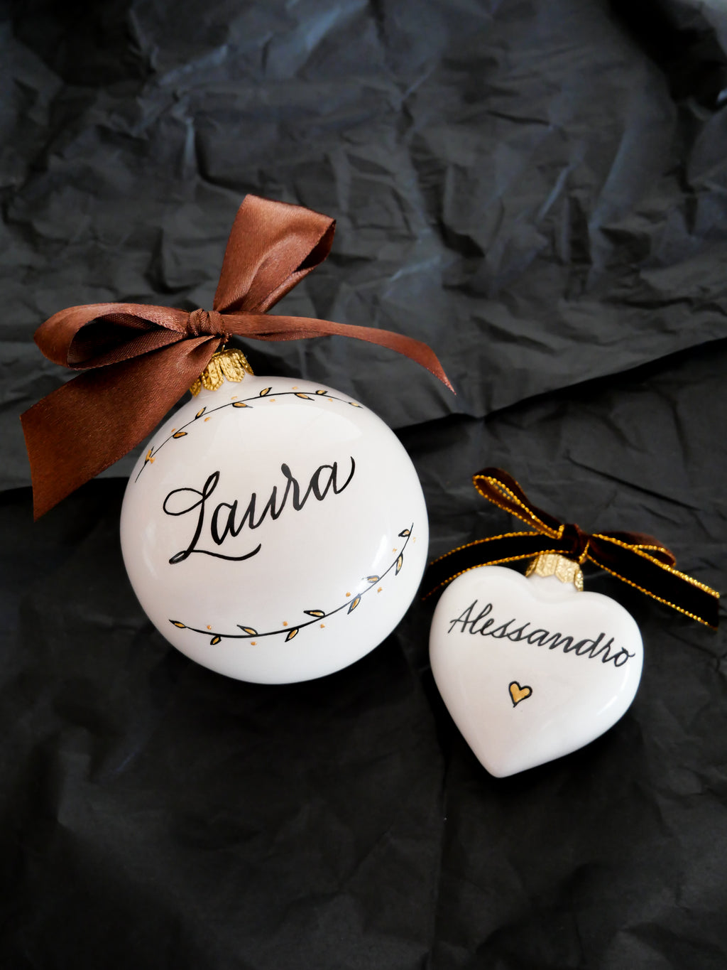 Pallina di Natale personalizzata in ceramica con nome scritto a mano
