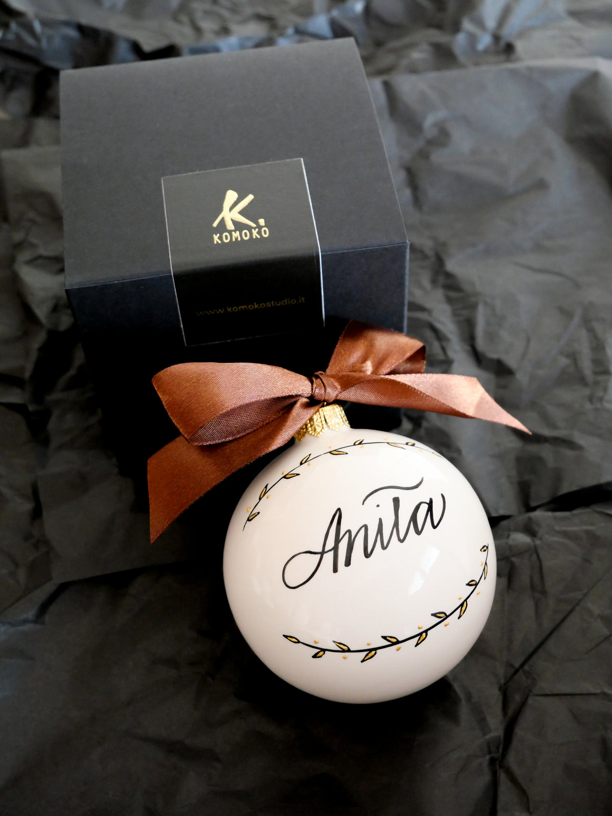 Pallina di Natale personalizzata in ceramica con nome scritto a mano