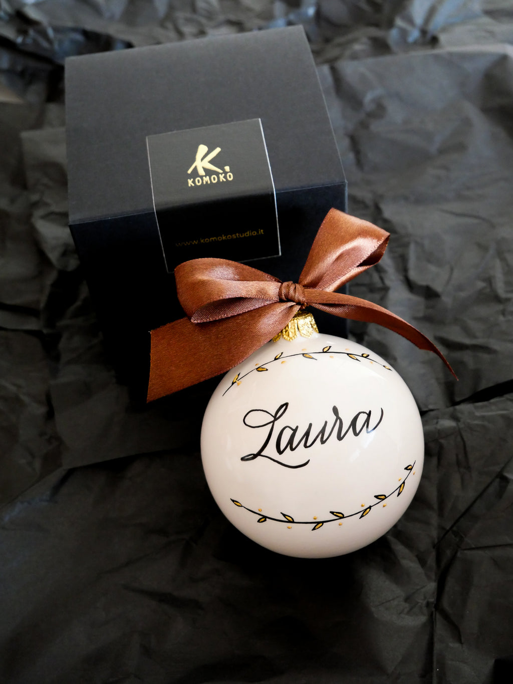 Pallina di Natale personalizzata in ceramica con nome scritto a mano