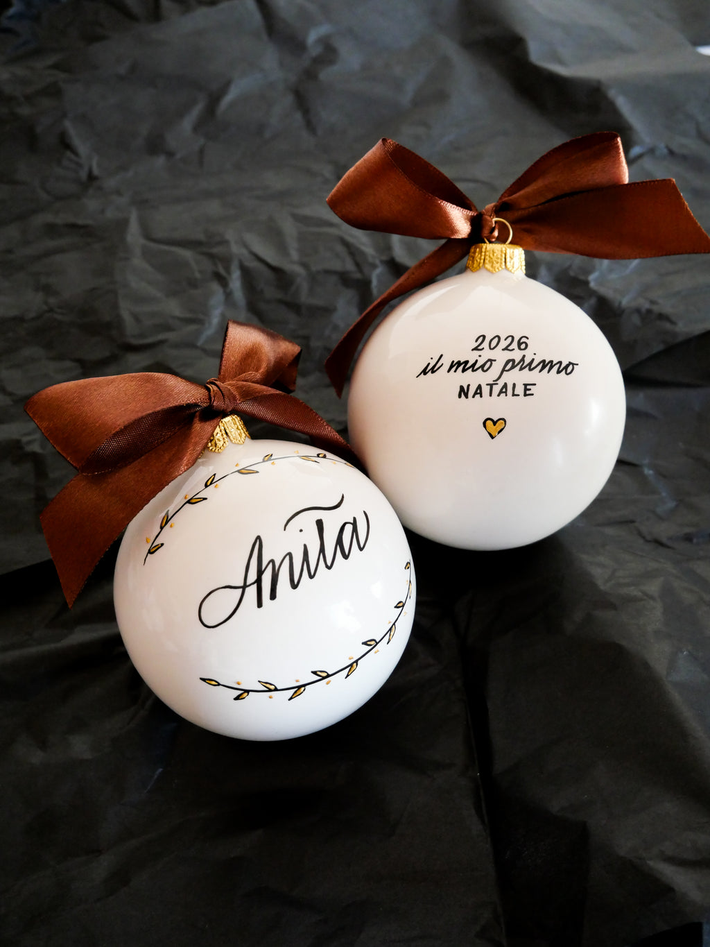 Pallina di Natale personalizzata in ceramica con nome scritto a mano