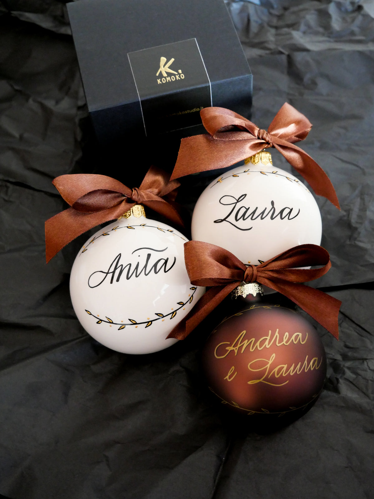 Pallina di Natale personalizzata in ceramica con nome scritto a mano