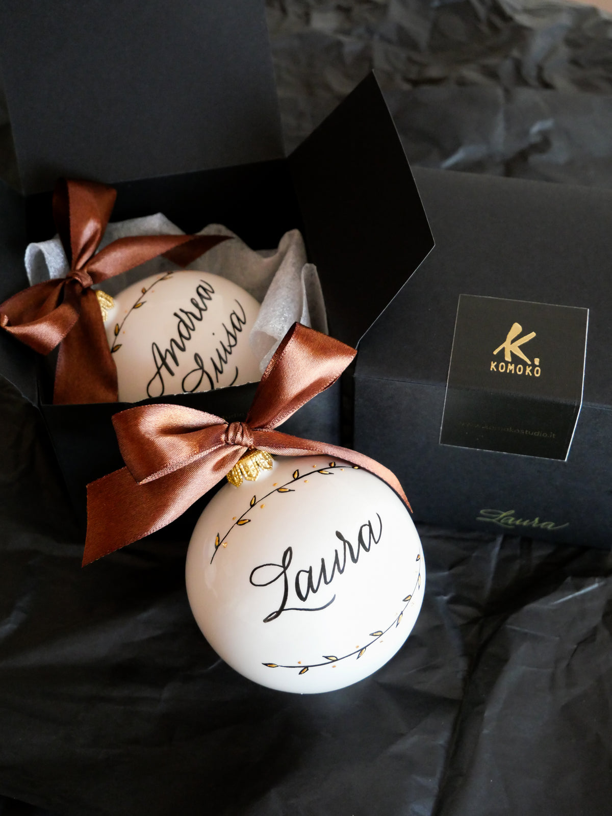 Pallina di Natale personalizzata in ceramica con nome scritto a mano