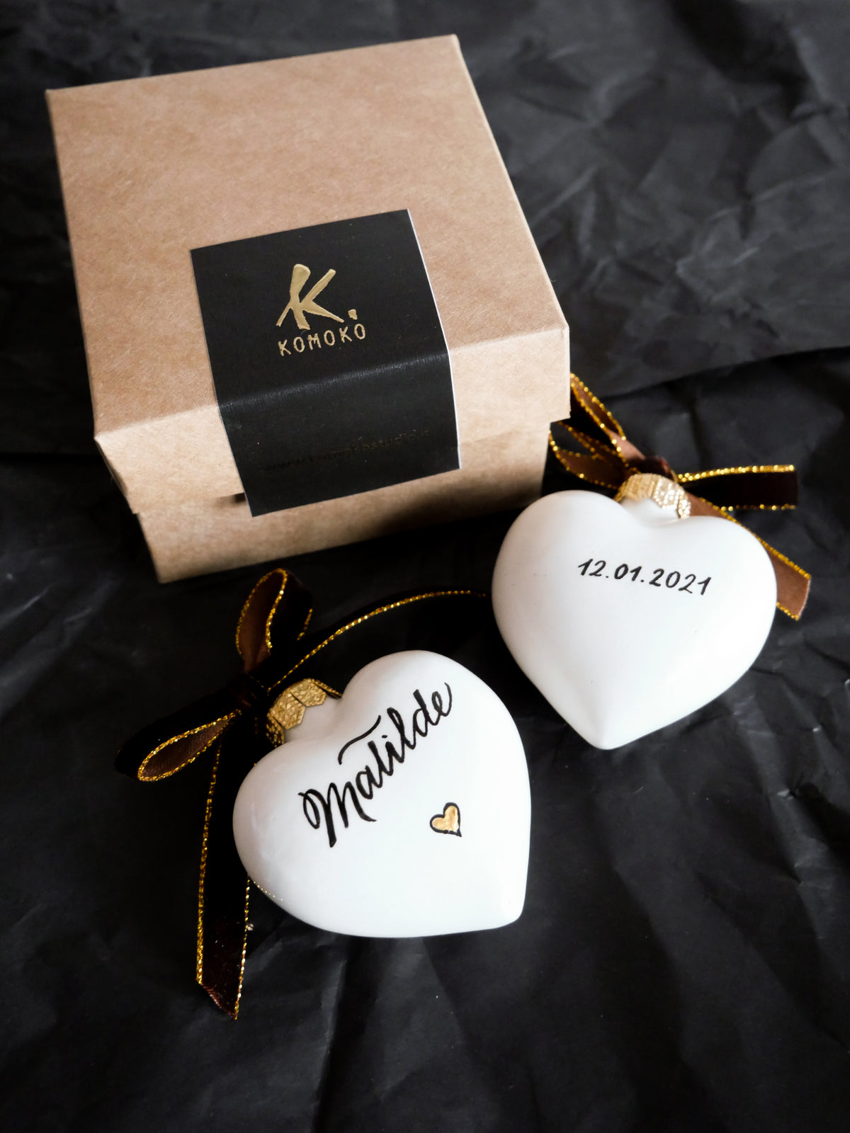 Pallina di Natale a cuore personalizzata in ceramica con nome scritto a mano