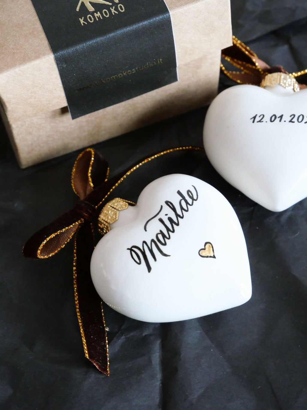 Pallina di Natale a cuore personalizzata in ceramica con nome scritto a mano
